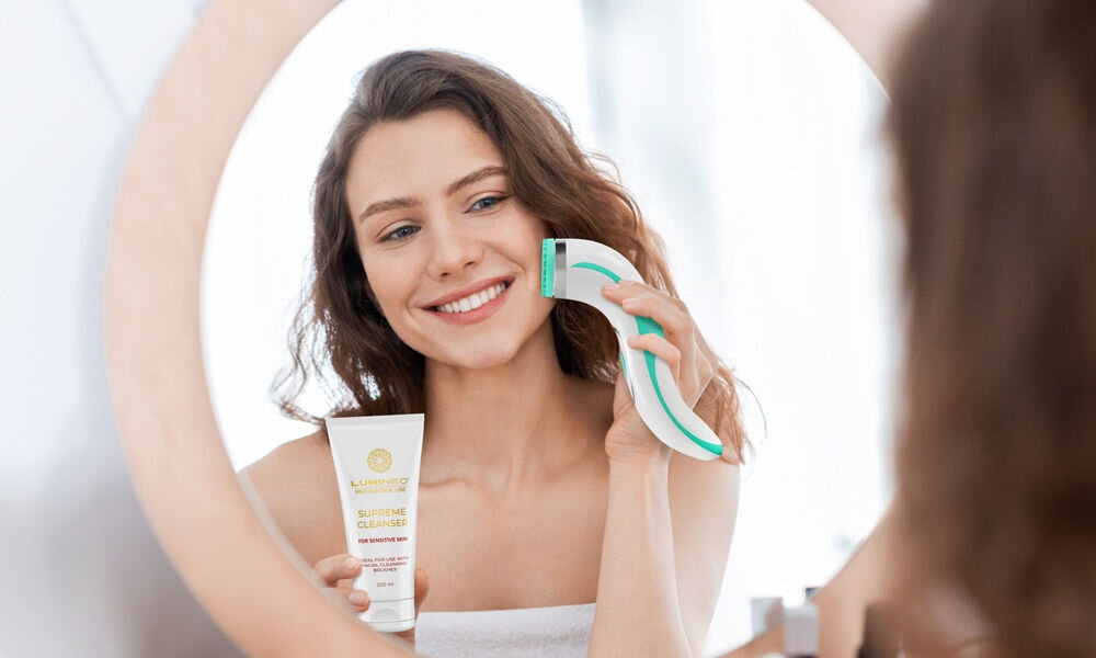 Szczoteczka soniczna do mycia twarzy LUMINEO 8688 Pro Turkusowy + Żel do skóry delikatnej i wrażliwej 100 ml podwójna rotacja, skuteczne usuwanie zanieczyszczeń, redukcja niedoskonałości, złuszczanie martwego naskórka, bardziej promienna cera