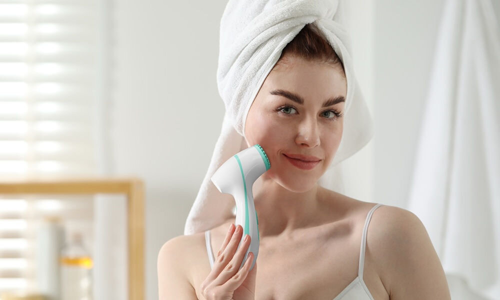 Szczoteczka do twarzy LUMINEO 868 Classic Turkusowy + Żel do skóry trądzikowej i problematycznej 100 ml technologia potrójnej rotacji, skuteczne usuwanie zanieczyszczeń, usuwa resztki makijażu, rozjaśnia przebarwienia