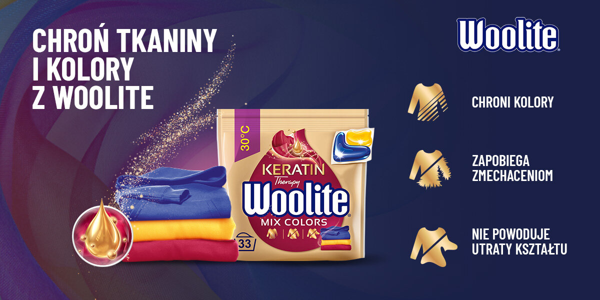 Zestaw produktów do prania WOOLITE Pomocnik w praniu Grafika promocyjna płynu do prania Woolite Keratin Therapy Mix Colors. Hasło: CHROŃ TKANINY I KOLORY Z WOOLITE. Obok opakowania stos złożonych, kolorowych ubrań oraz ikony symbolizujące: ochronę kolorów, zapobieganie zmechaceniom i zachowanie kształtu.