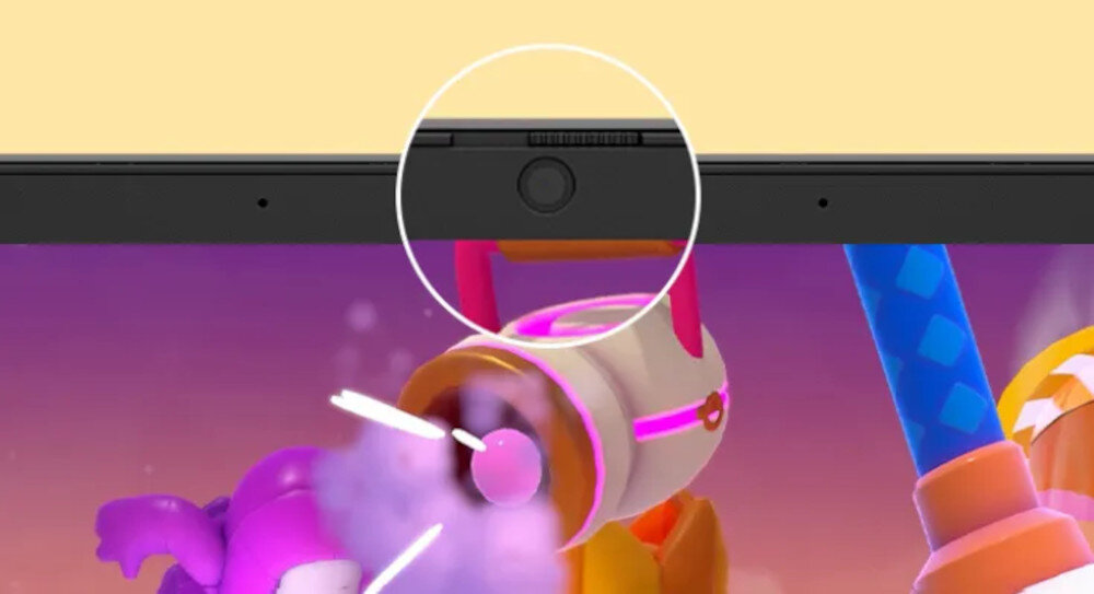 Zbliżenie na kamerę internetową HP True Vision FHD w górnej ramce laptopa HP Victus 16, widoczna w białym kółku na tle kolorowej grafiki 3D z postaciami w odcieniach fioletu i różu. - kamera HP True Vision FHD