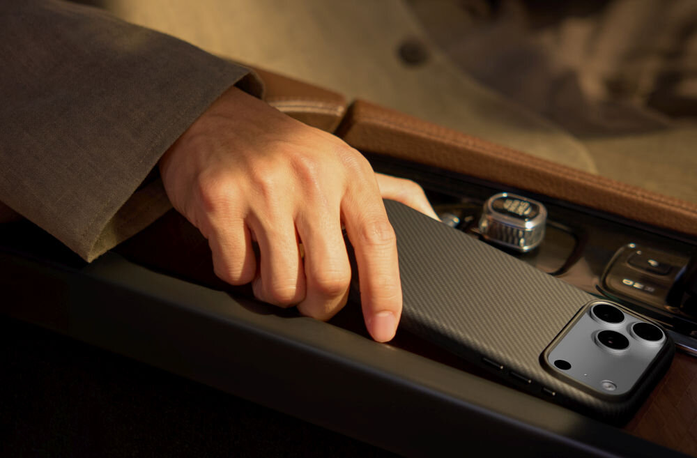 PITAKA Aramid UltraGuard z metalowymi przyciskami i kompatybilnością MagSafe