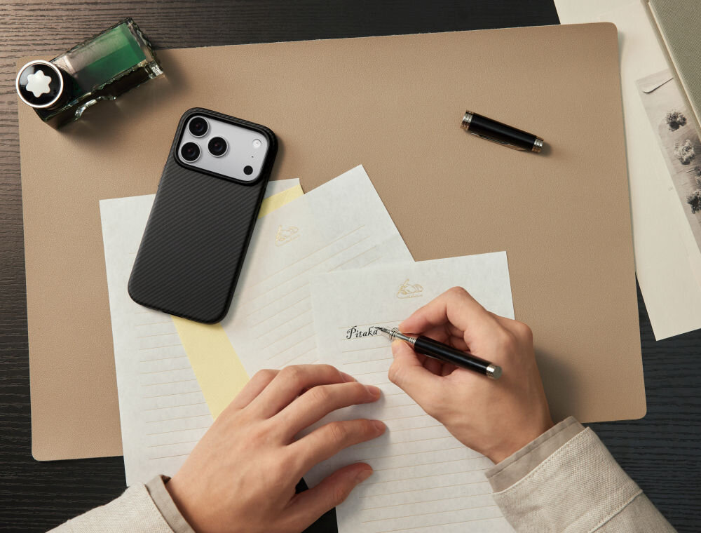 PITAKA Aramid UltraGuard z metalowymi przyciskami i kompatybilnością MagSafe Dopracowane detale Metalowe przyciski precyzyjny klik podniesione krawędzie ochrona kompatybilne z MagSafe obsługuje ładowanie bezprzewodowe