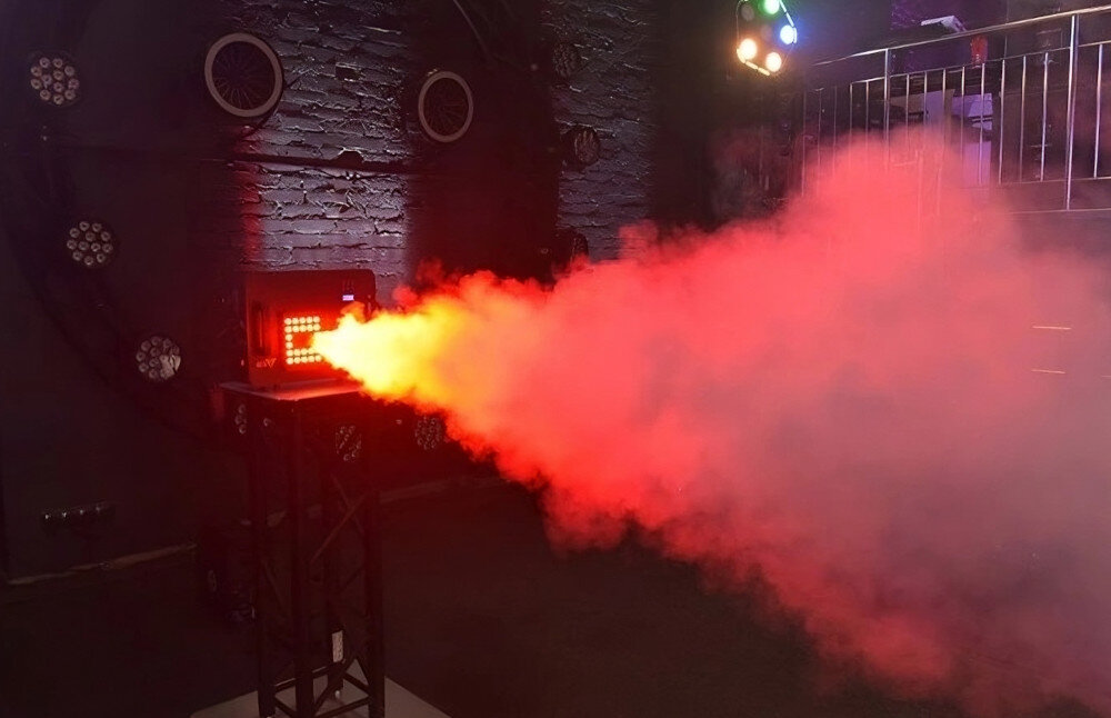 Wytwornica dymu LIGHT4ME Jet 2000 efekty działanie cechy diody