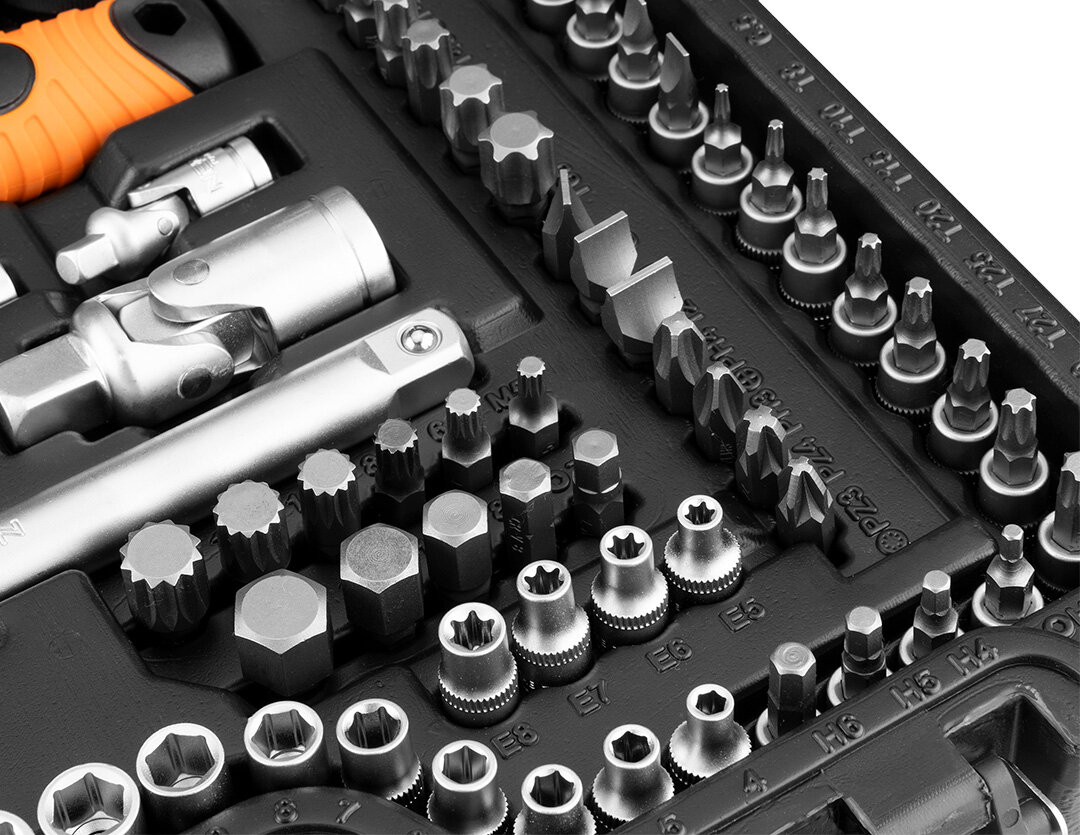 Zestaw kluczy nasadowych NEO TOOLS 10-215 (115 elementów) - edycja limitowana, nasadki, stal, wytrzymałość, różnorodność, Bity i nasadki Neo Tools w pełnym ujęciu