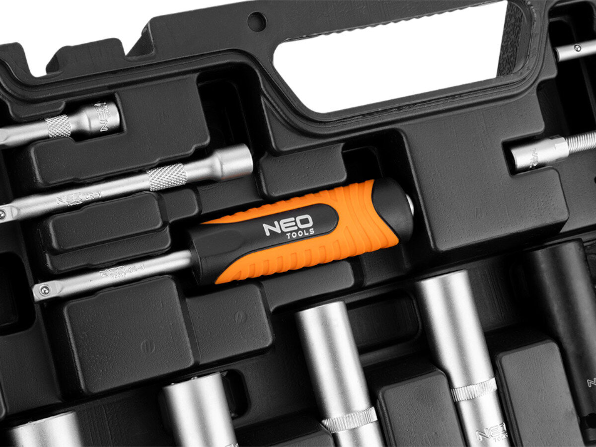 Zestaw kluczy nasadowych NEO TOOLS 10-215 (115 elementów) - edycja limitowana, walizka, porządek, transport, bezpieczeństwo, Śrubokręt Neo Tools w walizce z nasadkami