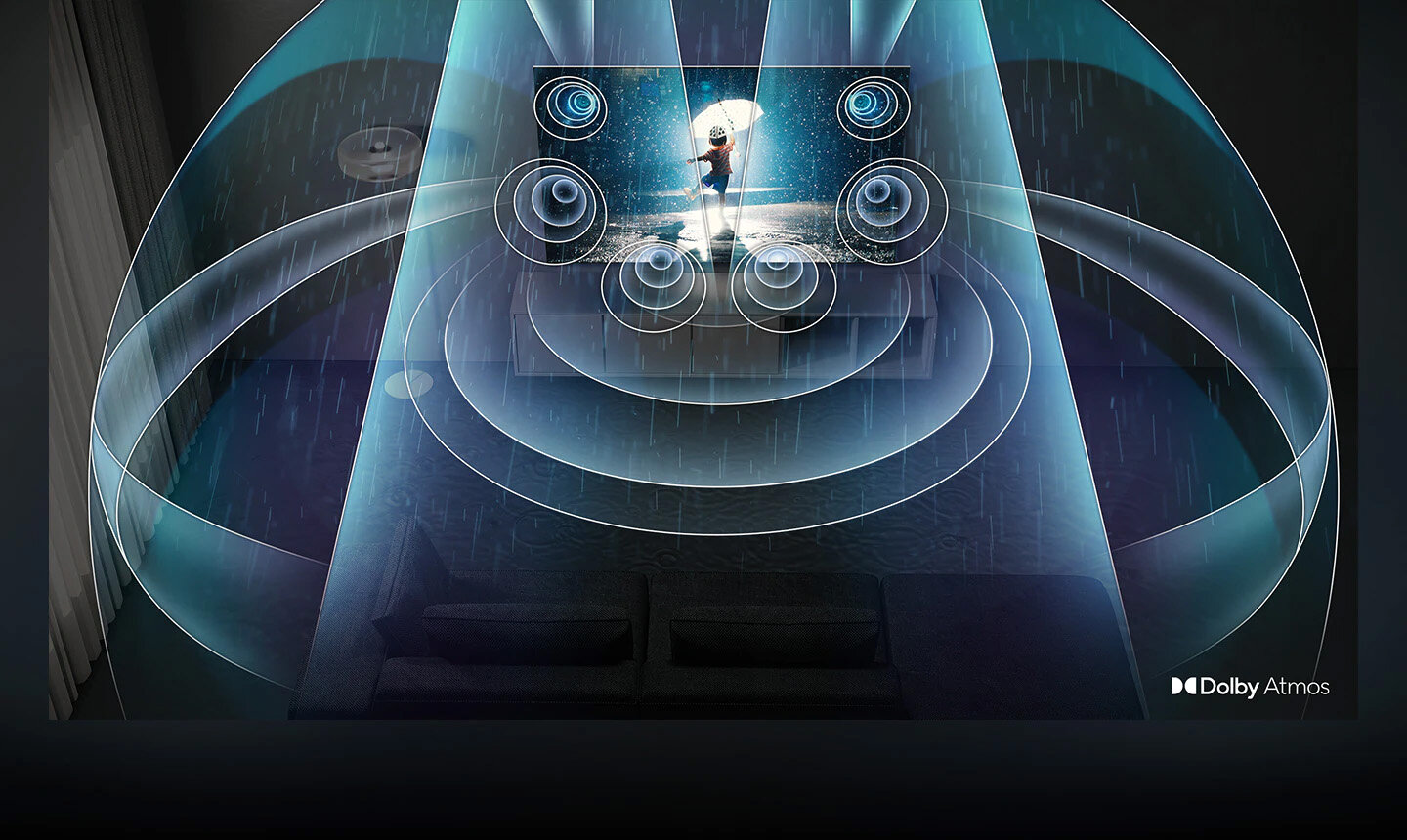 Telewizor QLED wyświetla dziecko bawiące się w deszczu. Fale dźwiękowe z Dolby Atmos rozchodzą się z telewizora, wypełniając pokój.