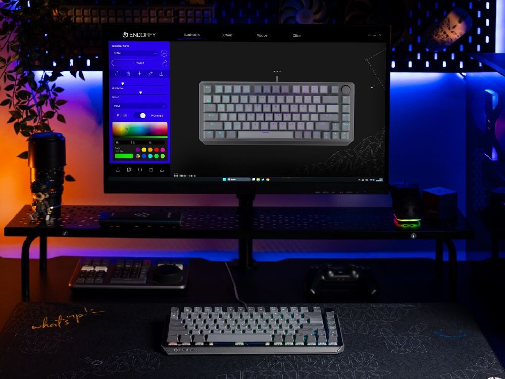 ENDORFY Thock V2 75% Oprogramowanie ENDORFY narzędzie do personalizacji zmianę typu i koloru podświetlenia ARGB, przypisywanie funkcji do klawiszy oraz tworzenie własnych makr Prosty interfejs -  klawiatura na biurku z uruchomionym oprogramowaniem do konfiguracji widocznym na monitorze