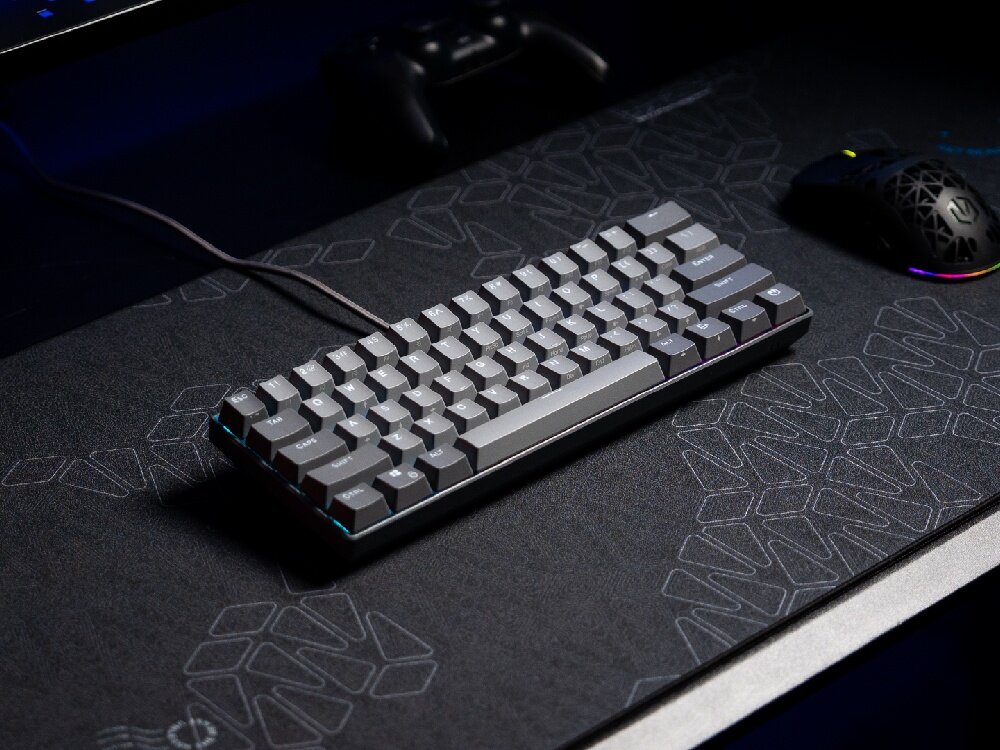 ENDORFY Thock V2 Compact Druga generacja przyjemne i płynne wrażenie z pisania rozwiązania klasy premium Rozmiar 60% size switche ENDORFY Red hot-swap ulepszona akustyka - na biurku w otoczeniu innych akcesoriów.