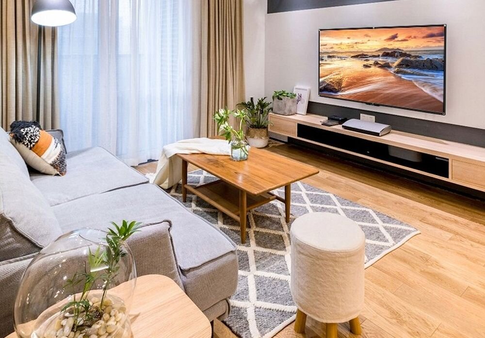 Ekran projekcyjny ZENWIRE 3214568 218x122 materiał odporny na zagniecenia biała powierzchnia, kadr pomieszczenia