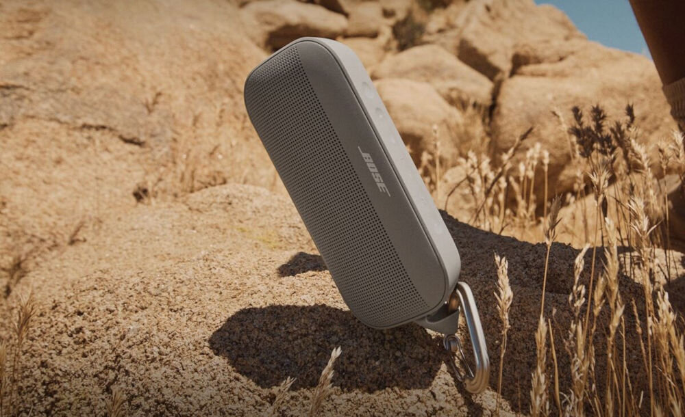 Głośnik mobilny BOSE SoundLink Flex 2 gen wodoodporny IP67 odporny na kurz i wstrząsy unosi się na wodzie, głośniksotjący na kamieniu