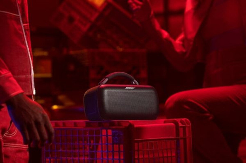 Głośnik mobilny BOSE SoundLink Max podkręca atmosferę, dźwięk stereo i basy do imprezy, głośnik stojący na skrzynce