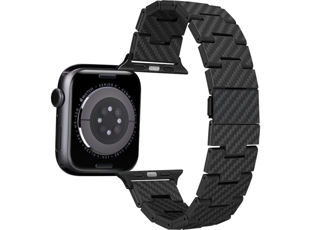 Na obrazie widoczny jest czarno-szary pasek z włókna węglowego do zegarka Apple Watch. Pasek ma teksturę przypominającą włókno węglowe i jest przymocowany do koperty zegarka.