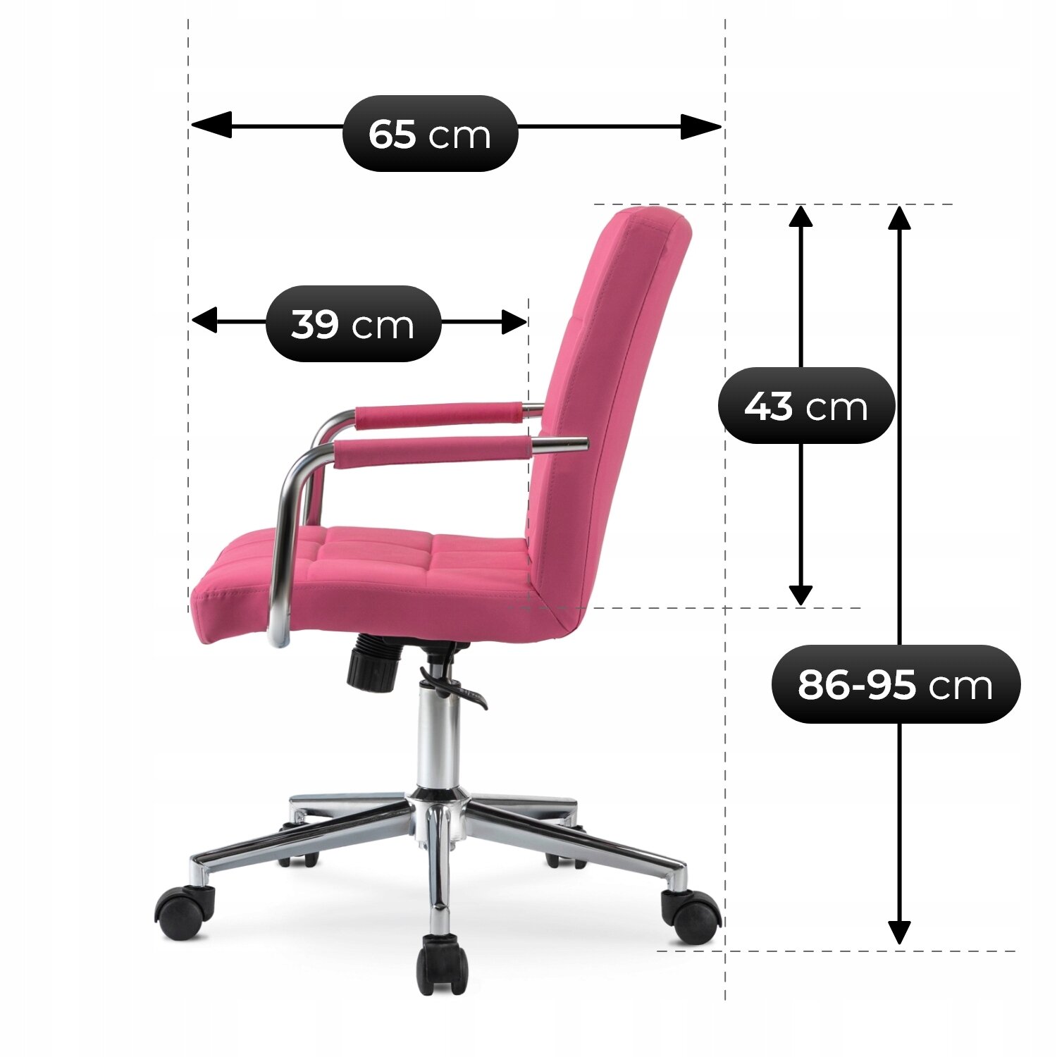 Różowe krzesło obrotowe z metalowymi podłokietnikami i podstawą na kółkach. Widoczne wymiary: szerokość 65 cm, głębokość 39 cm, wysokość oparcia 43 cm, regulowana wysokość całkowita 86-95 cm.