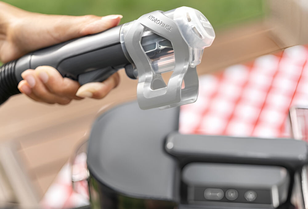 Odkurzacz piorący BISSELL SpotClean Cordless 3681N narzędzie HydroRinse samoczyszczenie węża jedno naciśnięcie przycisku wypłukanie brudu i zanieczyszczeń ułatwiona konserwacja odkurzacza wygoda wydłużona żywotność
