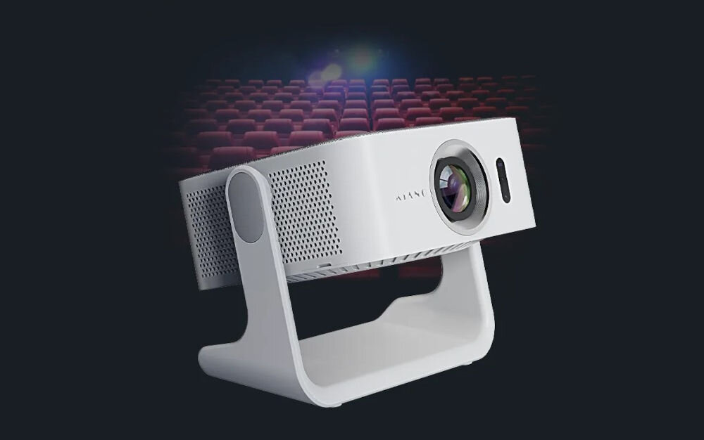Projektor KIANO Elegance Cinema Netflix YouTube Amazon Prime Video certyfikowany Smart TV, projektor po skosie na tle sali kinowej