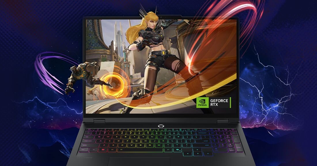  Laptop gamingowy Lenovo Legion z podświetlaną klawiaturą RGB wielokolorową fioletową różową zieloną niebieską, ekran z dynamiczną sceną gry akcji fantasy z blond wojowniczką w czarnej zbroi skaczącą z pomarańczową tarczą energetyczną i mechanicznym psem towarzyszem, logo NVIDIA GeForce RTX zielone czarne, tło fioletowe z błyskawicami białymi i fioletowymi spiralami energii, laptop premium dla graczy. - Ekran LENOVO PureSight Gaming Display 16 WQXGA 