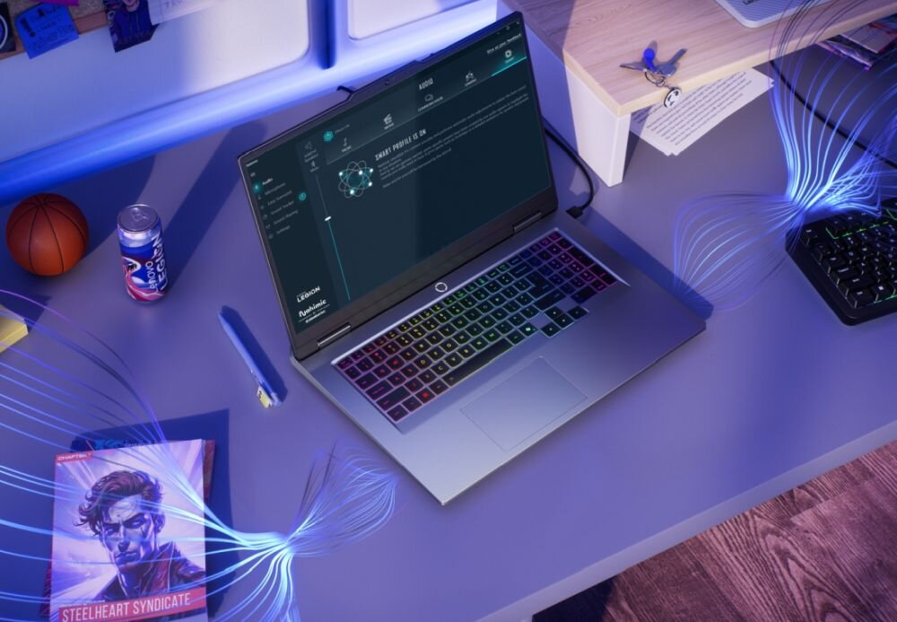 Laptop LENOVO LOQ 17IRX10 z interfejsem Nahimic Audio na ekranie, panel Smart Profile i grafika dźwięku 3D, niebieskie fale audio otaczające urządzenie, klawiatura RGB - System audio Nahimic by SteelSeries, dźwięk 3D AI, surround 7.1