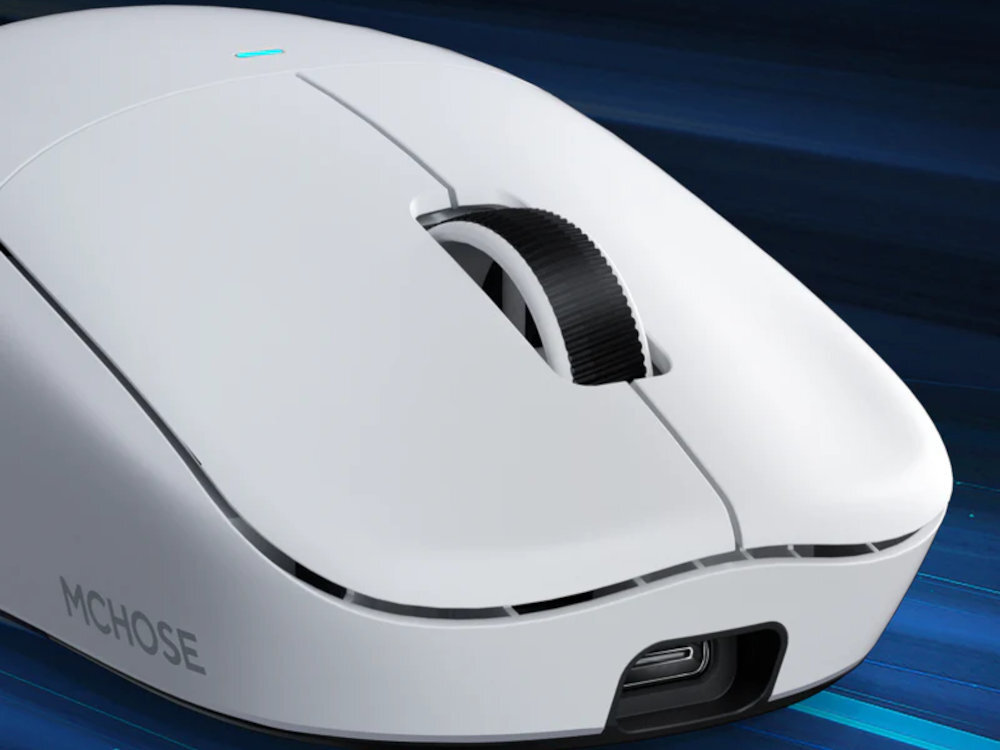 MCHOSE M7 trzy tryby komunikacji 2,4 GHz odświeżaniem 1000 Hz odbiornik USB-A Bluetooth urządzeniami mobilnymi - kadr na klawisze myszki oraz gniazdo usb-c