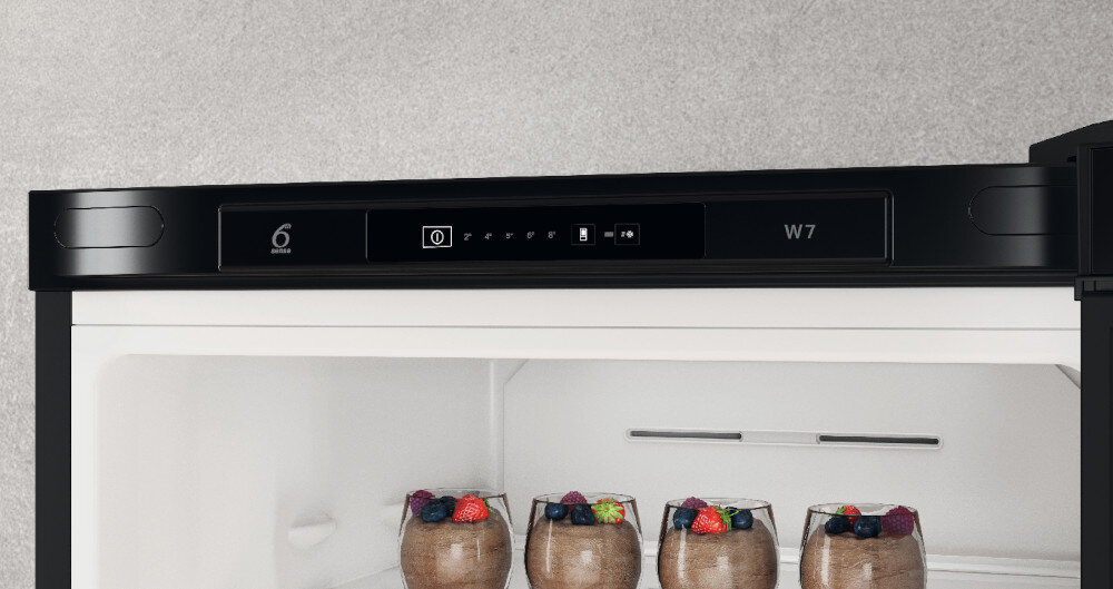 LODÓWKA WHIRLPOOL W7X 81I W wyświetlacz wewnątrz