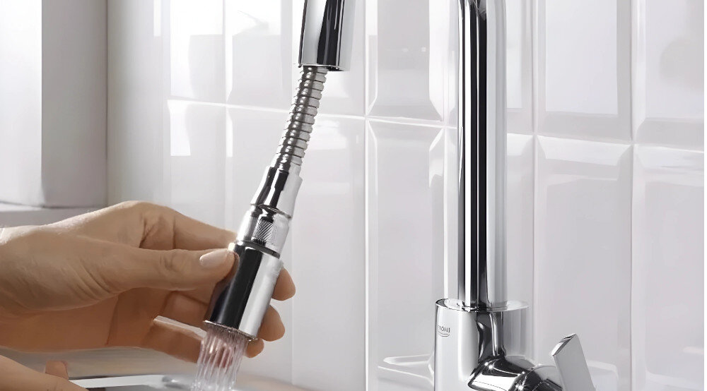 Bateria GROHE Essence lifestyle kuchnia zlewozmywak woda opłukiwanie naczynie Wyciągana wylewka swoboda opłukiwanie nalewanie wody komfort wygoda