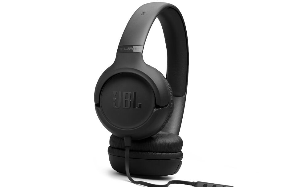 Słuchawki nauszne JBL Tune 530C USB-C pilot 3 przyciski mikrofon regulacja głośności, słuchawki po skosie na białym tle