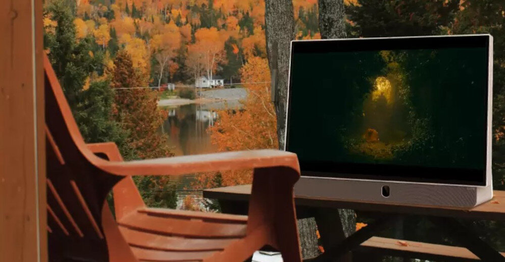 Telewizor METZ 24MPE7000Y stabilna podstawka trójkątna różne powierzchnie, telewizor stojący na stole na świeżym powietrzu