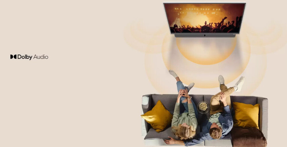 Telewizor METZ 24MPE7200Z Dolby Audio dźwięk przestrzenny ustawienie mobilne, osoby siedzące na kanapie oglądające film