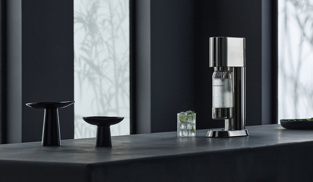 Saturator SODASTREAM Enso Stalowy minimalistyczny design funkcjonalność ekspres do wody gazowanej arcydzieło wielokrotnie nagradzany japoński projektant przemysłowy Naoto Fukasawa