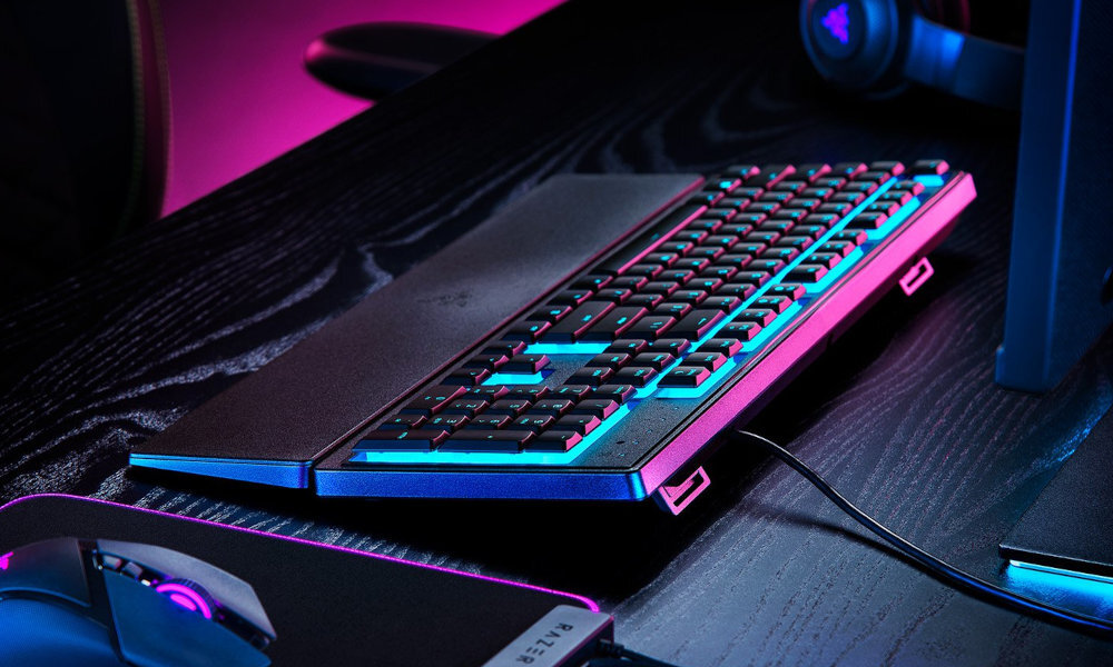 Klawiatura-RAZER-Ornata-V2-podporka-pod-nadgarstki