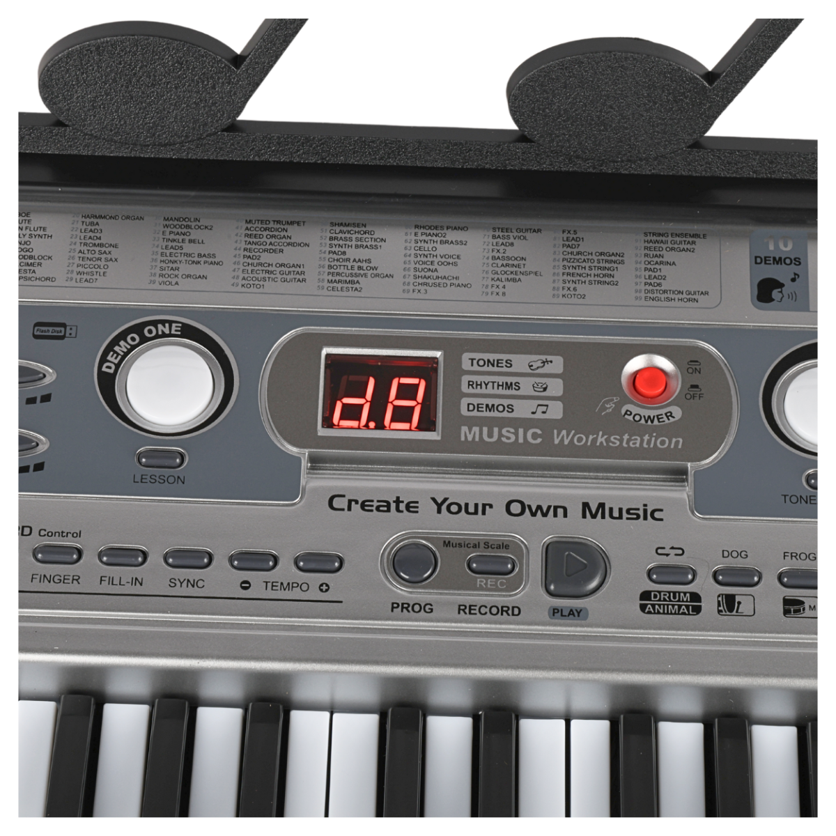 Panel sterowania keyboardu z wyświetlaczem LED pokazującym \'2.8\', przyciskiem \'DEMO ONE\', oraz napisem \'Create Your Own Music\'. Widoczne są także przyciski do zmiany tonów, rytmów i demonstracji oraz czerwony przycisk z napisem \'POWER\'.
