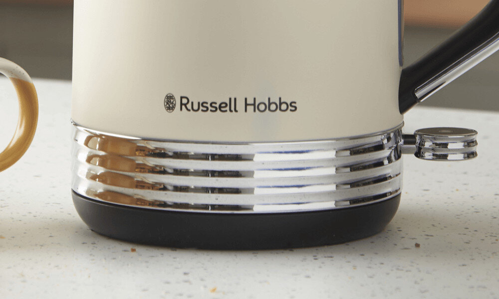 Czajnik RUSSELL HOBBS 28640-70 Hanley Kremowy Obrotowa podstawa Podstawa 360° z dowolnej strony schowek na przewód  porządek