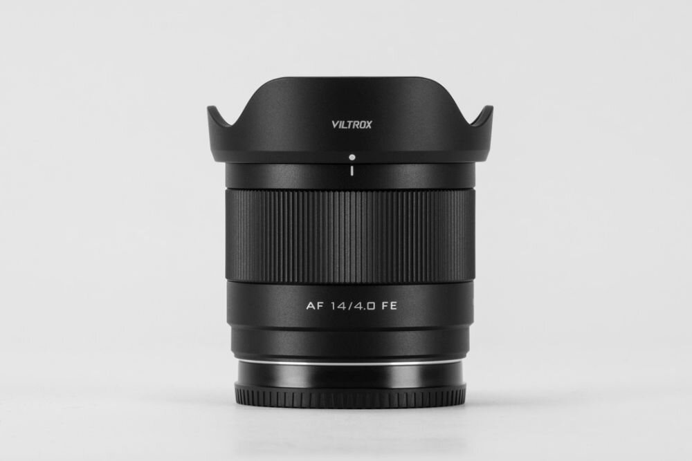 Viltrox AF 14mm F4.0 postawiony pionowo optyka asferyczna niska dyspersja ostrość kontrast fotografia architektury