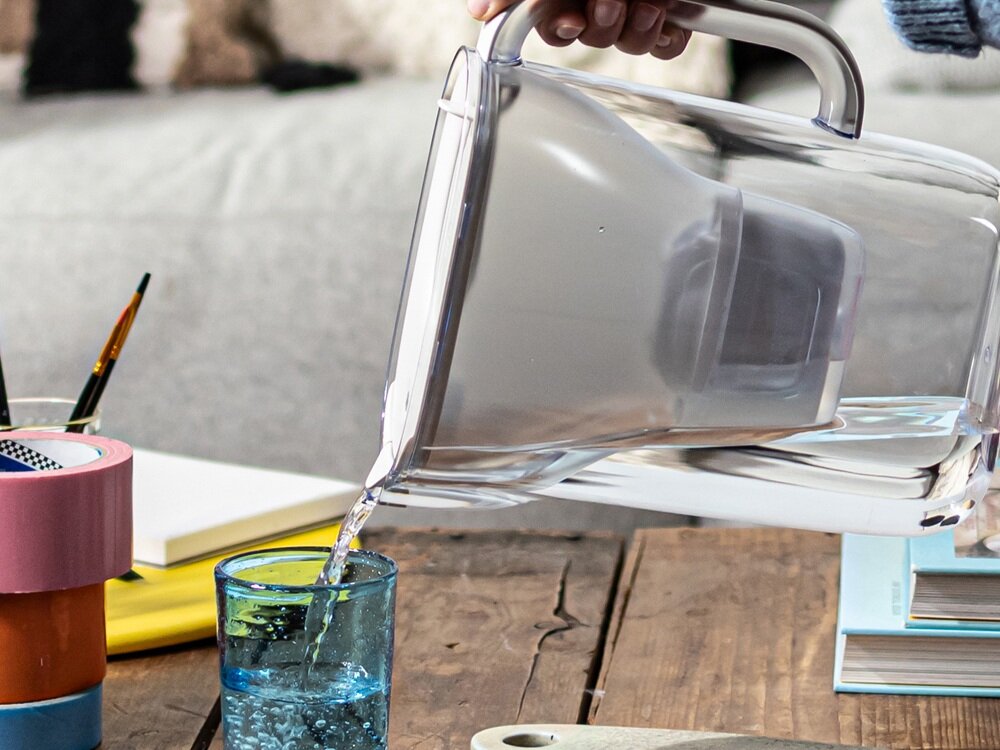 Dzbanek filtrujący BRITA Style Essential Piaskowy + 4 x Wkład Maxtra Pro Pure Performance filtracja MicroFlow, usuwanie drobnych cząsteczek, wysokiej jakości woda