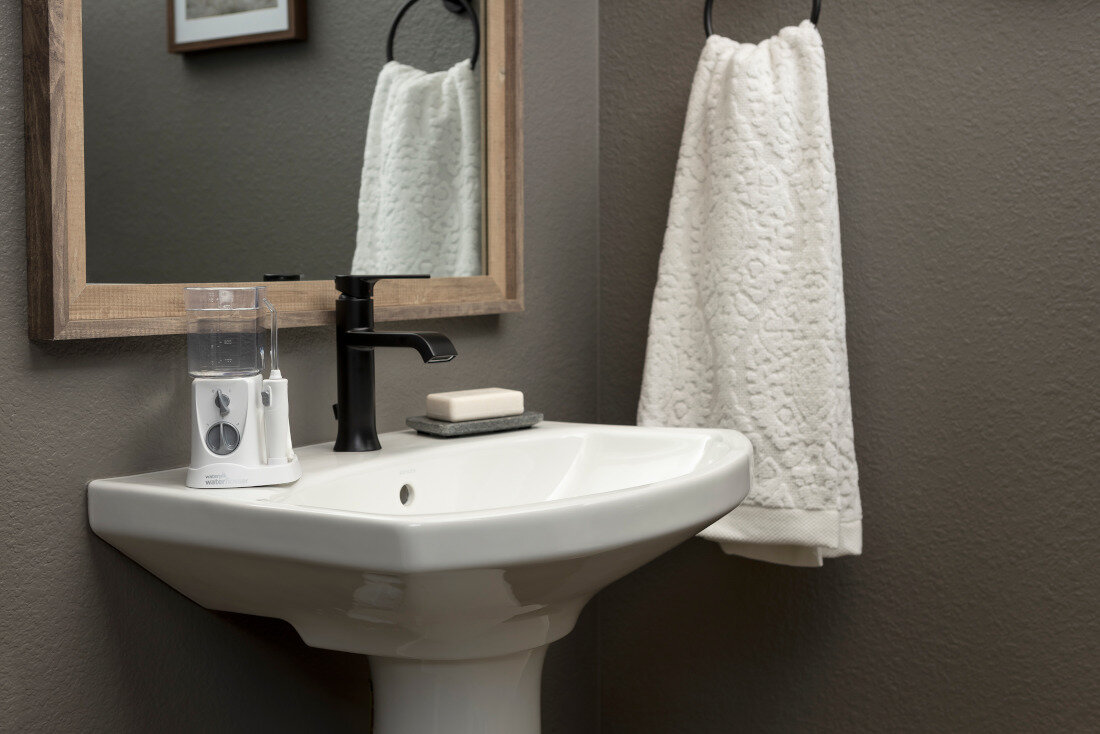 Irygator stacjonarny WATERPIK WF-310 Nano (Biały) + 2 końcówki wygląd design prezentacja wizualizacja Zdrowa i wygodna higiena<