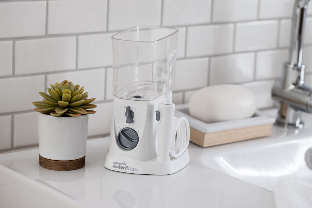 Irygator stacjonarny WATERPIK WF-310 Nano (Biały) + 2 końcówki Mobilna konstrukcja cicha praca wymiary Regularne szczotkowani wspiera codzienną higienę zyskujesz uczucie świeżości i zdrowe dziąsła