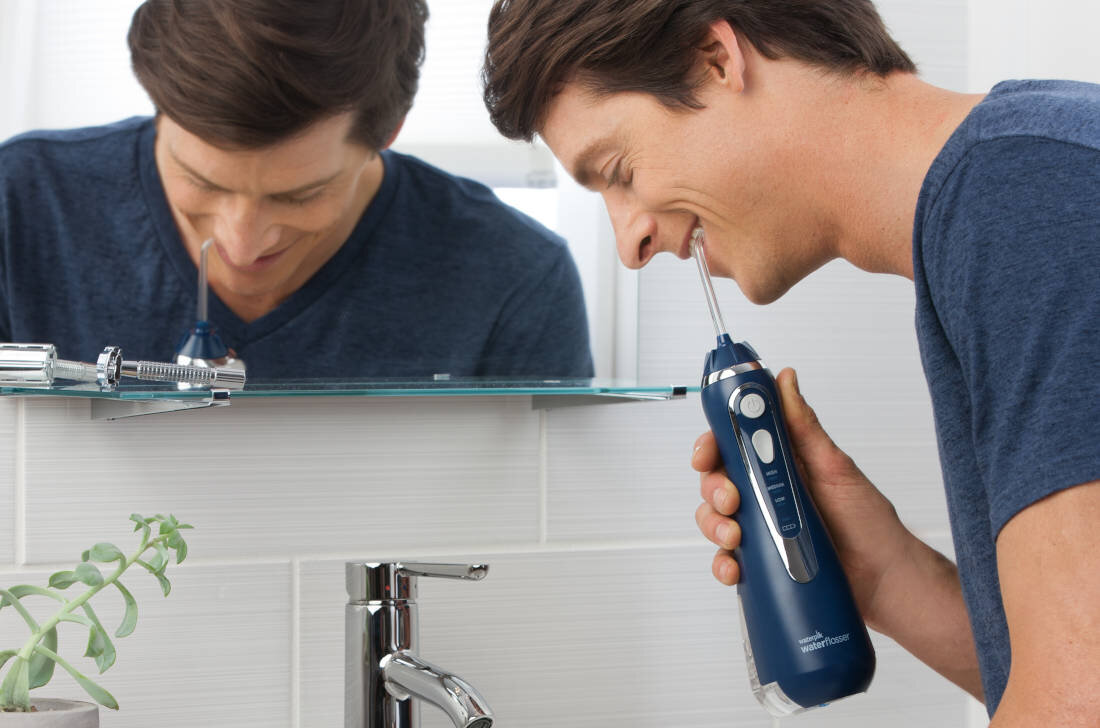 Irygator bezprzewodowy WATERPIK WP-583 Cordless Advanced 2.0 Granatowy + 4 końcówki Komfort użytkowania pracuje cicho Delikatna praca