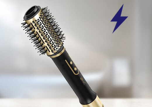 Zbliżenie na suszarko-lokówkę z symbolem pioruna.