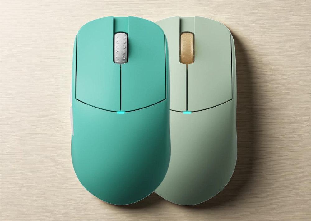 Na obrazie znajdują się dwie myszki komputerowe w kolorach niebieskim i zielonym, umieszczone obok siebie na jasnym tle. Obie myszki mają prosty, nowoczesny design z widocznymi rolkami przewijania.