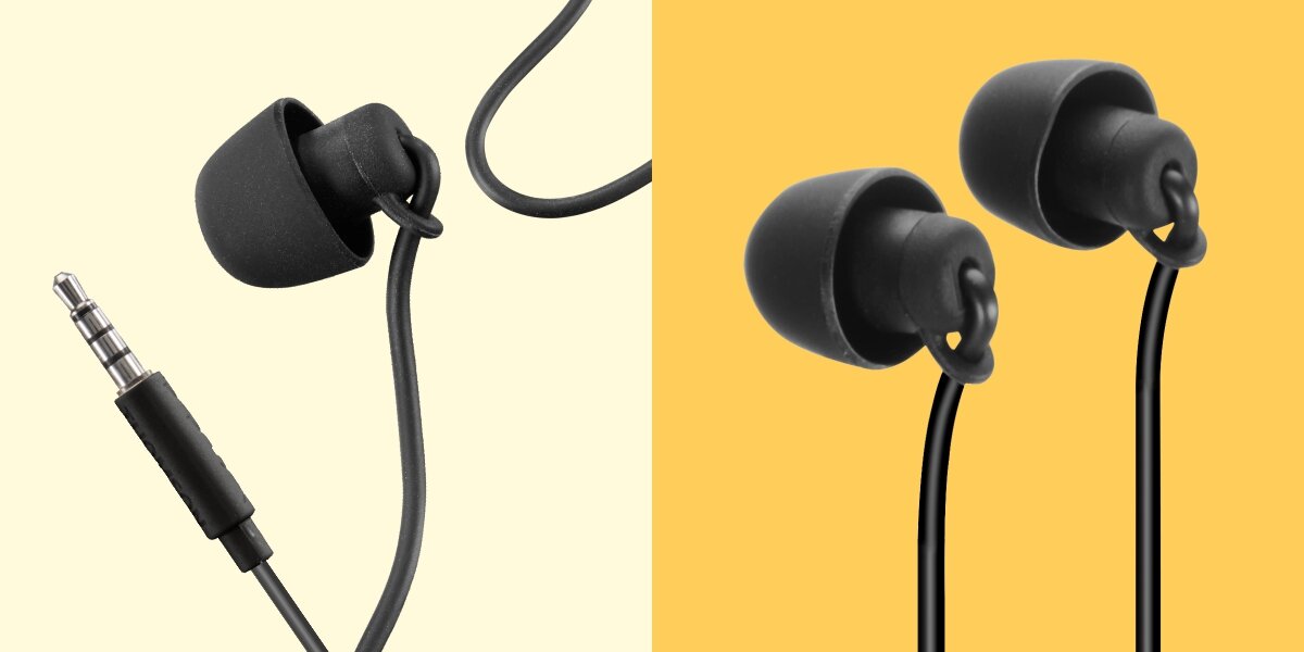 Słuchawki dokanałowe HAMA Relax Czarny Zbliżenie na czarne słuchawki douszne z gumowymi osłonkami i uniwersalne złącze jack do smartfona lub tabletu.