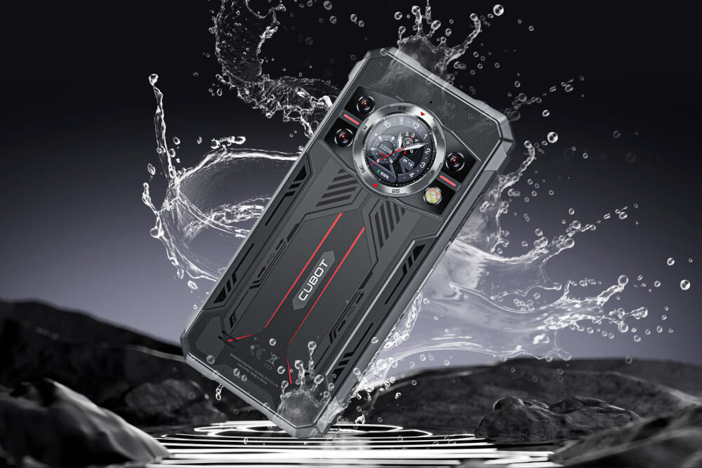 Smartfon CUBOT King Kong 11 5G 16/256GB 6.72 120Hz Czarny Pancerny smartfon Cubot z widoczną tylną kamerą i okrągłym wyświetlaczem pomocniczym w dynamicznym ujęciu z rozbryzgami wody, sugerującym wodoodporność.