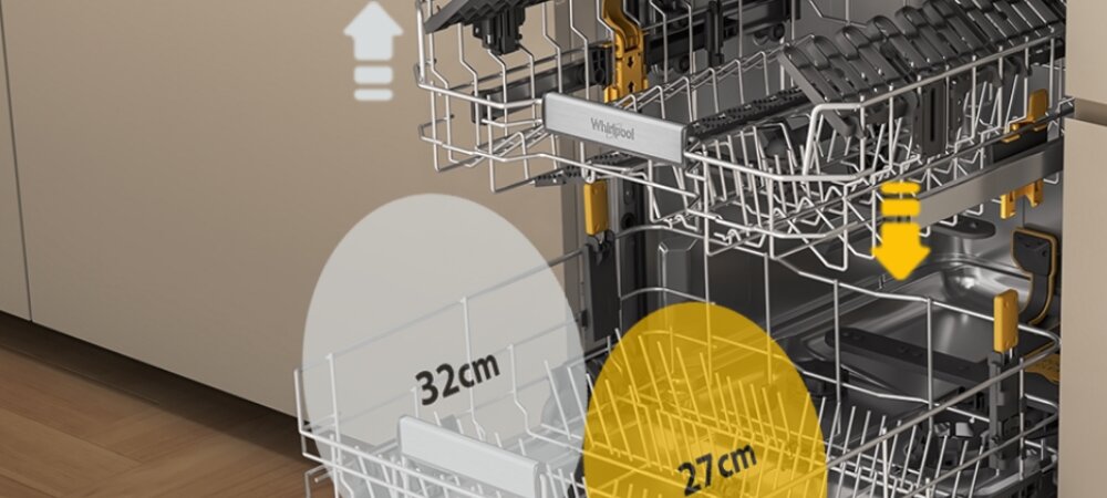 ZMYWARKA WHIRLPOOL W8F HP51X Zdjęcie przedstawia otwartą zmywarkę WHIRLPOOL z wysuniętymi koszami i pokazanym miejscem na naczynia o wysokości 32 cm w dolnym koszu oraz 27 cm w środkowym. Zdjęcie przedstawia także strzałki przy górnym koszu i w komorze, sugerujące możliwość regulacji wysokości i elastyczne dopasowanie wnętrza Komora Maxi Space dużo miejsca większe naczynia