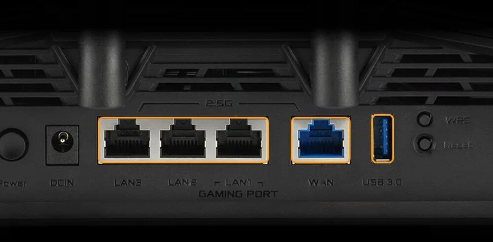 Router ASUS TUF Gaming BE9400 Zbliżenie na tylny panel urządzenia ukazujące porty LAN, WAN, USB oraz gniazdo zasilania, porty, podłączenie, modem