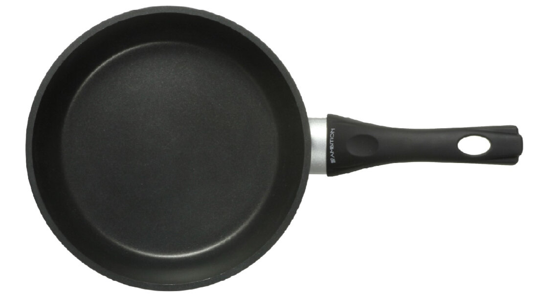 Patelnia AMBITION Magnat 34035 (24 cm) do każdej kuchenki średnica wszystkie typy kuchenek gazowe indukcyjne elktryczne ceramiczne halogenowe uniwersalne rozwiązanie potrawy mięso warzywa naleśniki smażenie możliwości