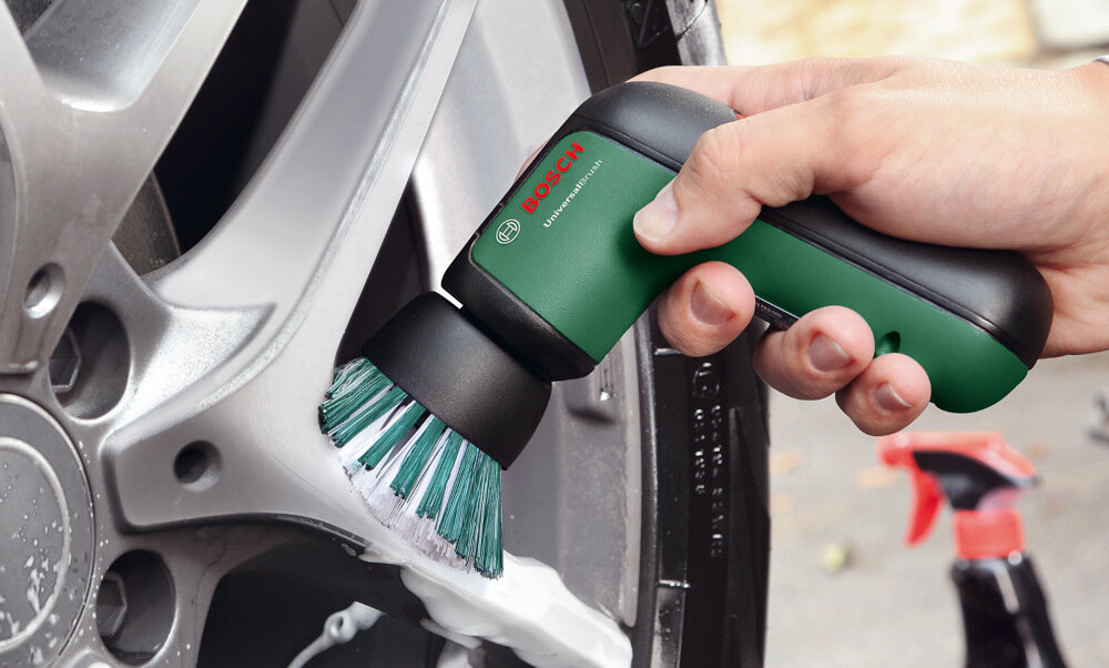 Szczotka BOSCH UniversalBrush 06033E0000 szeroka gama akcesoriow do mycia fug mebli ogrodowych piekarnikow garnkow butow kol samochodowych