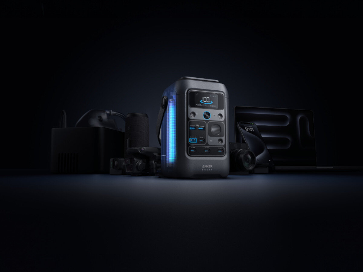 Stacja zasilania ANKER Solix C300X DC 288WH Bank energii + Panel solarny PS60 60W, UPS, przełączanie, LiFePO4, cykle, na czarnym tle stacja zasilania wraz z sprzętem który ładuje