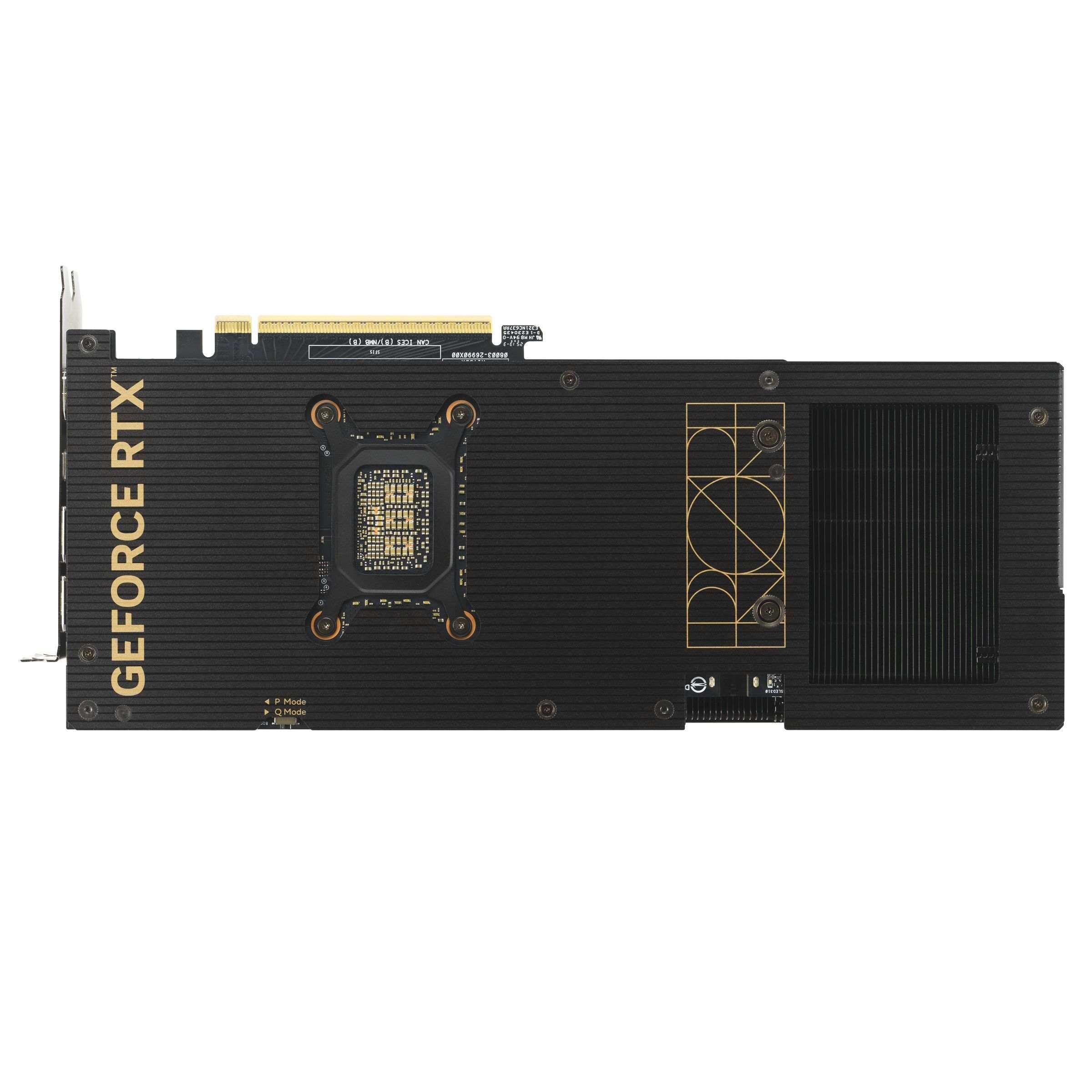 Obraz przedstawia tylną część karty graficznej z napisem \'GEFORCE RTX\' w złotym kolorze. Widoczne są elementy konstrukcyjne oraz złącze PCIe.