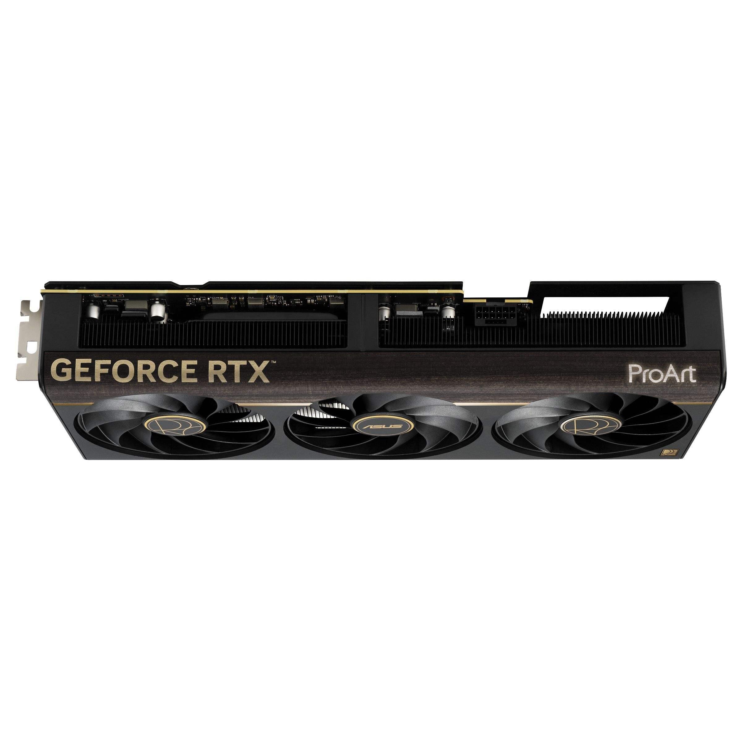 Karta graficzna z trzema wentylatorami, na której widoczne są napisy \'GEFORCE RTX\' i \'ProArt\'.