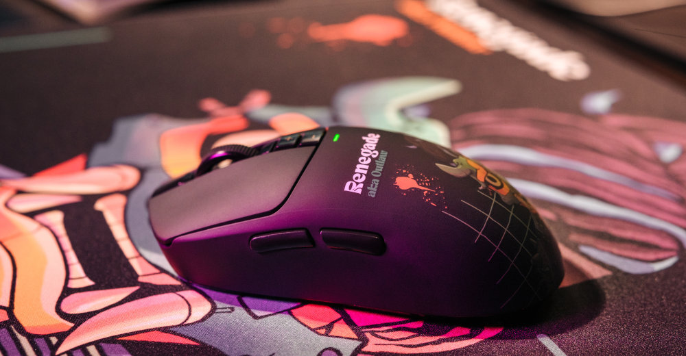 A4TECH Bloody R72 sensor Alpha Engineered 20K rozdzielczości 20 000 CPI, prędkości śledzenia 350 IPS i akceleracji 40G - mysz na podkładce od boku