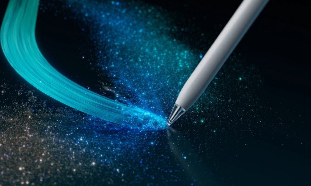Rysik HUAWEI M Pencil Pro biały rysik dotykający ciemnej powierzchni, tworzący szeroki ślad z błękitnych i turkusowych drobin przypominających gwiezdny pył, łączność, opóźnienie