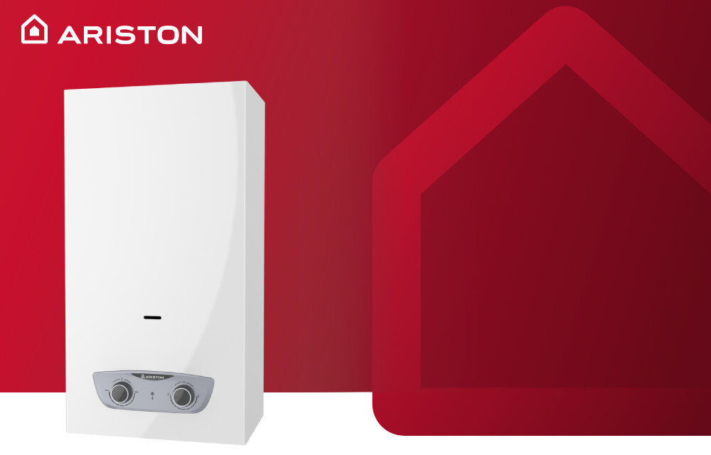 PODGRZEWACZ PRZEPŁYWOWY GAZOWY ARISTON FAST R X Na zdjęciu jest biały podgrzewacz wody marki ARISTON na czerwonym tle z logo producenta